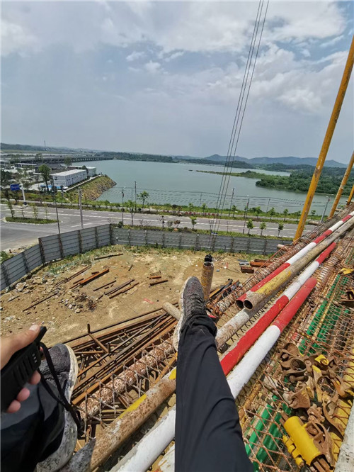 吉木萨尔县作业中发生设备损坏或人员意外，责任怎么划分？