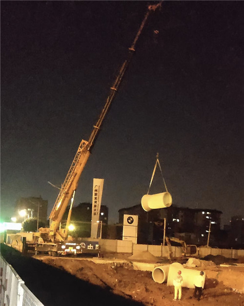 吉木萨尔县“弯臂矫正”—— 吊车的 “形变补偿” 技术